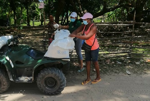 COVID-19: Teachers in Honduras get on their bikes to help deliver school meals